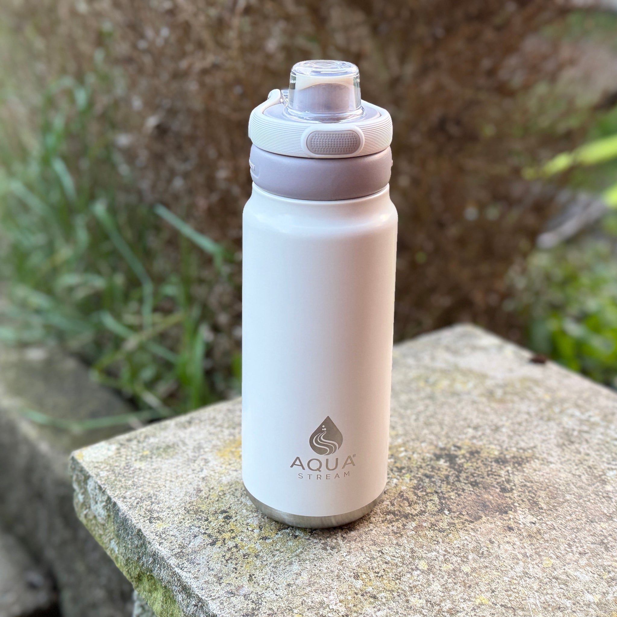 Double wall stainless steel vacuum bottle