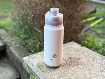 Double wall stainless steel vacuum bottle