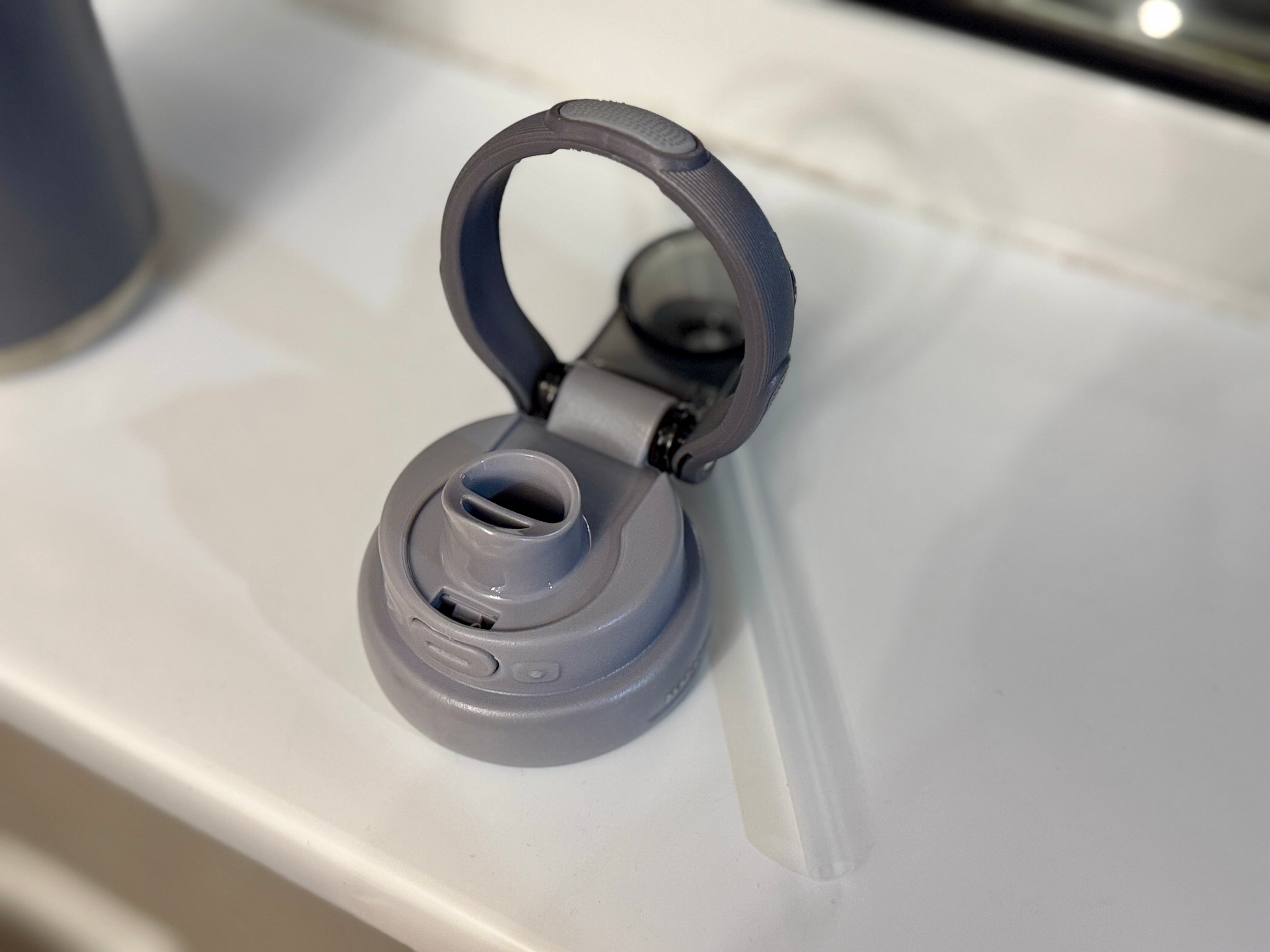 Double wall stainless steel vacuum bottle